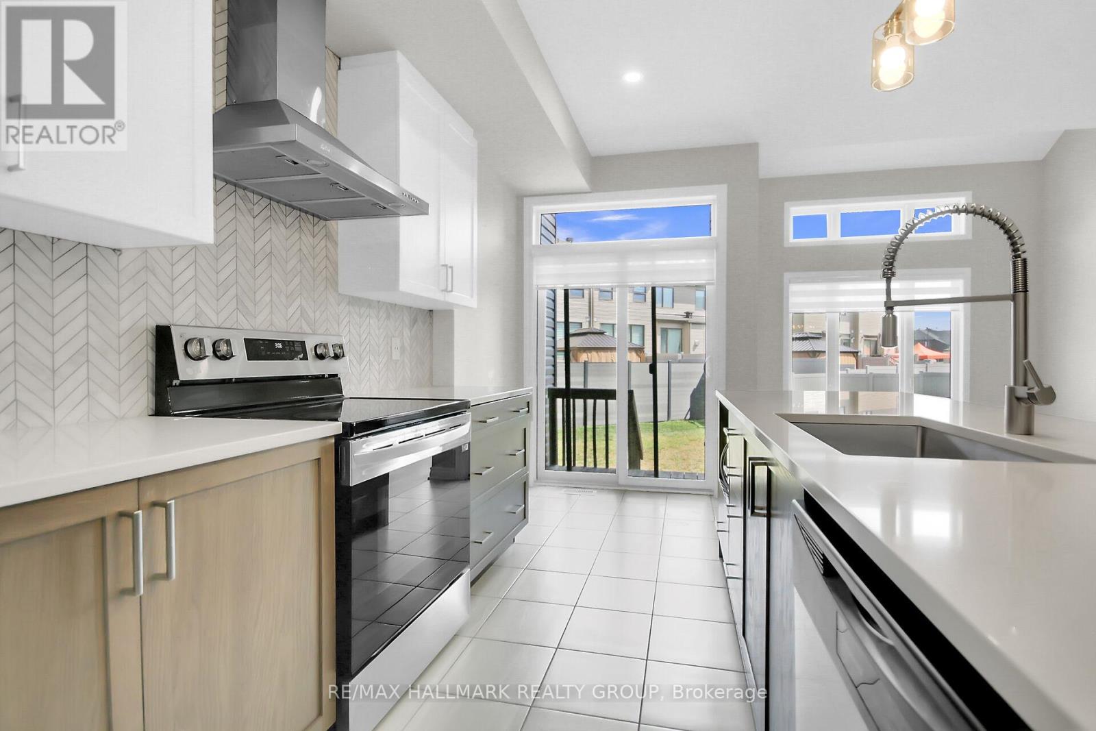 170 Wabikon Crescent, Ottawa, Ontario  K1X 0H7 - Photo 16 - X12635620