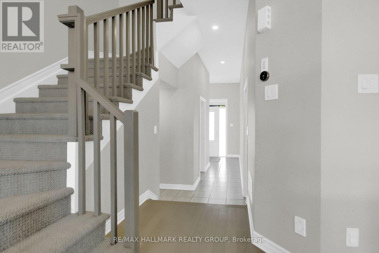 170 Wabikon Crescent, Ottawa, Ontario  K1X 0H7 - Photo 5 - X12635620