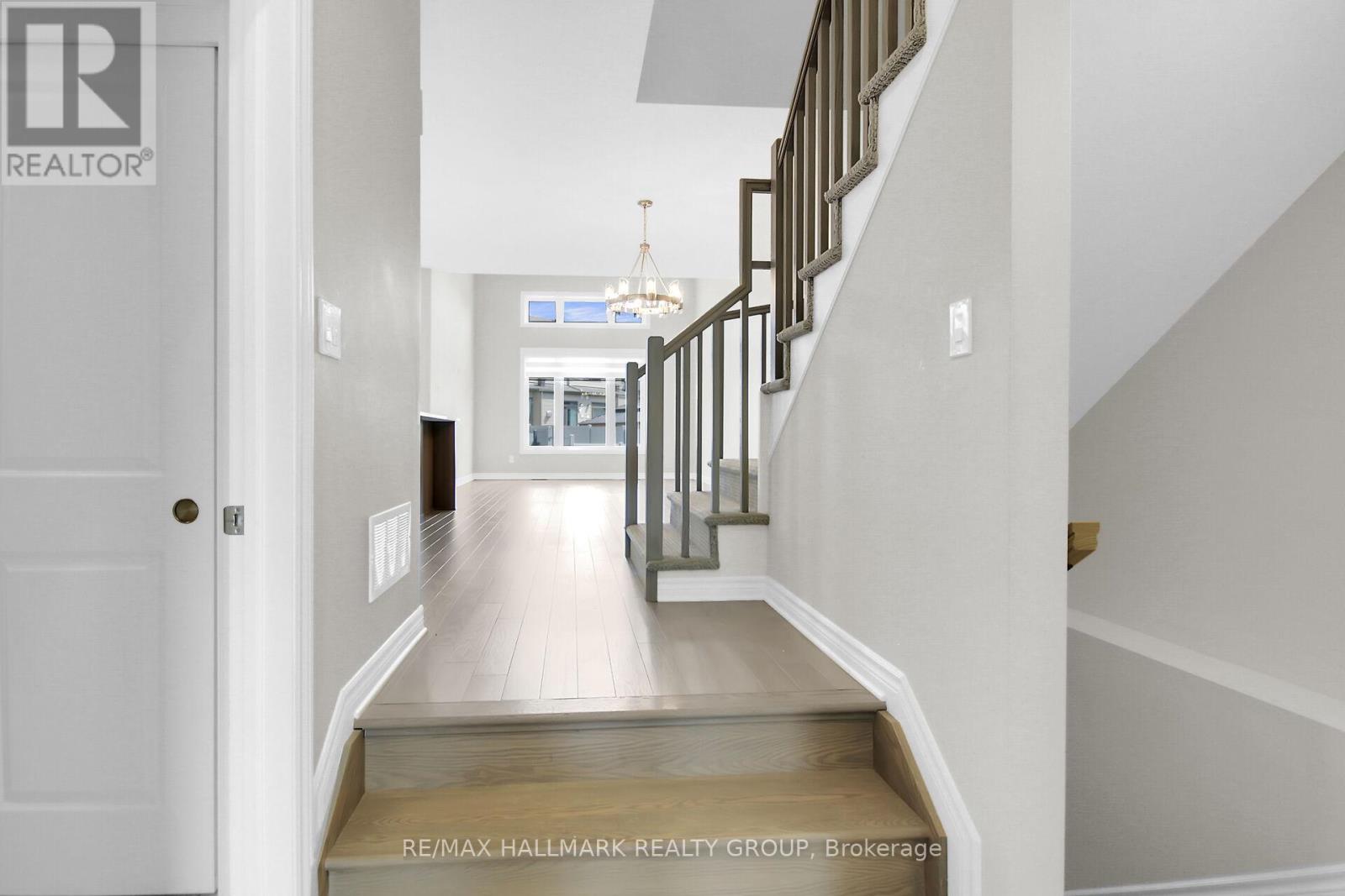 170 Wabikon Crescent, Ottawa, Ontario  K1X 0H7 - Photo 6 - X12635620