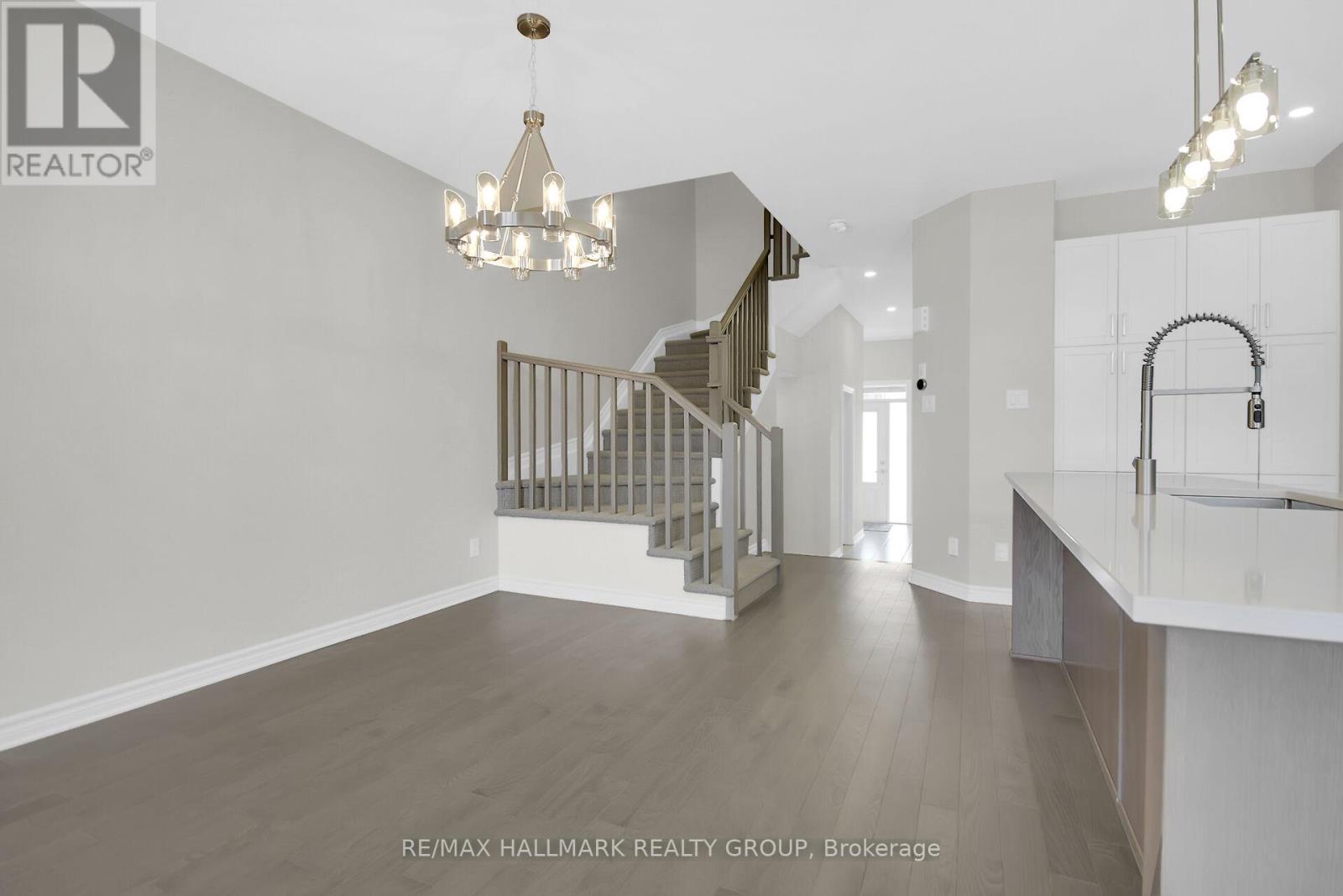 170 Wabikon Crescent, Ottawa, Ontario  K1X 0H7 - Photo 7 - X12635620