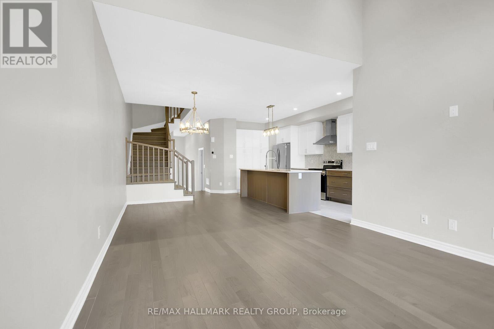 170 Wabikon Crescent, Ottawa, Ontario  K1X 0H7 - Photo 8 - X12635620