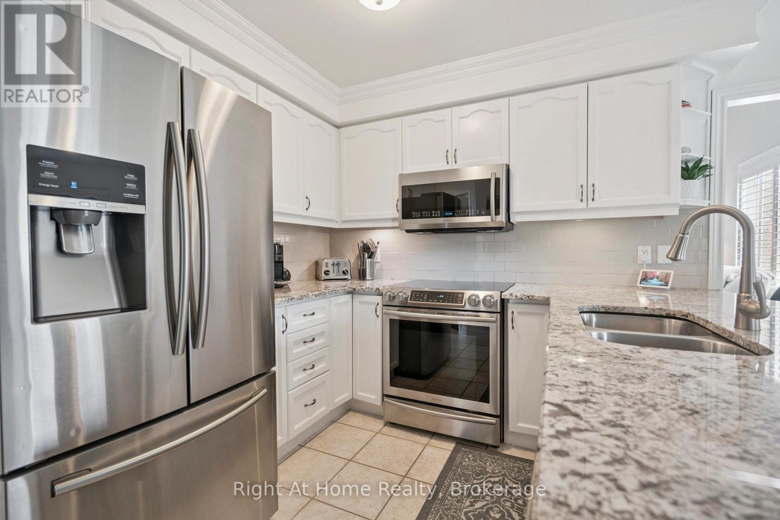 20 Scottswood Lane, Haldimand, Ontario  N3W 2M4 - Photo 13 - X12635628