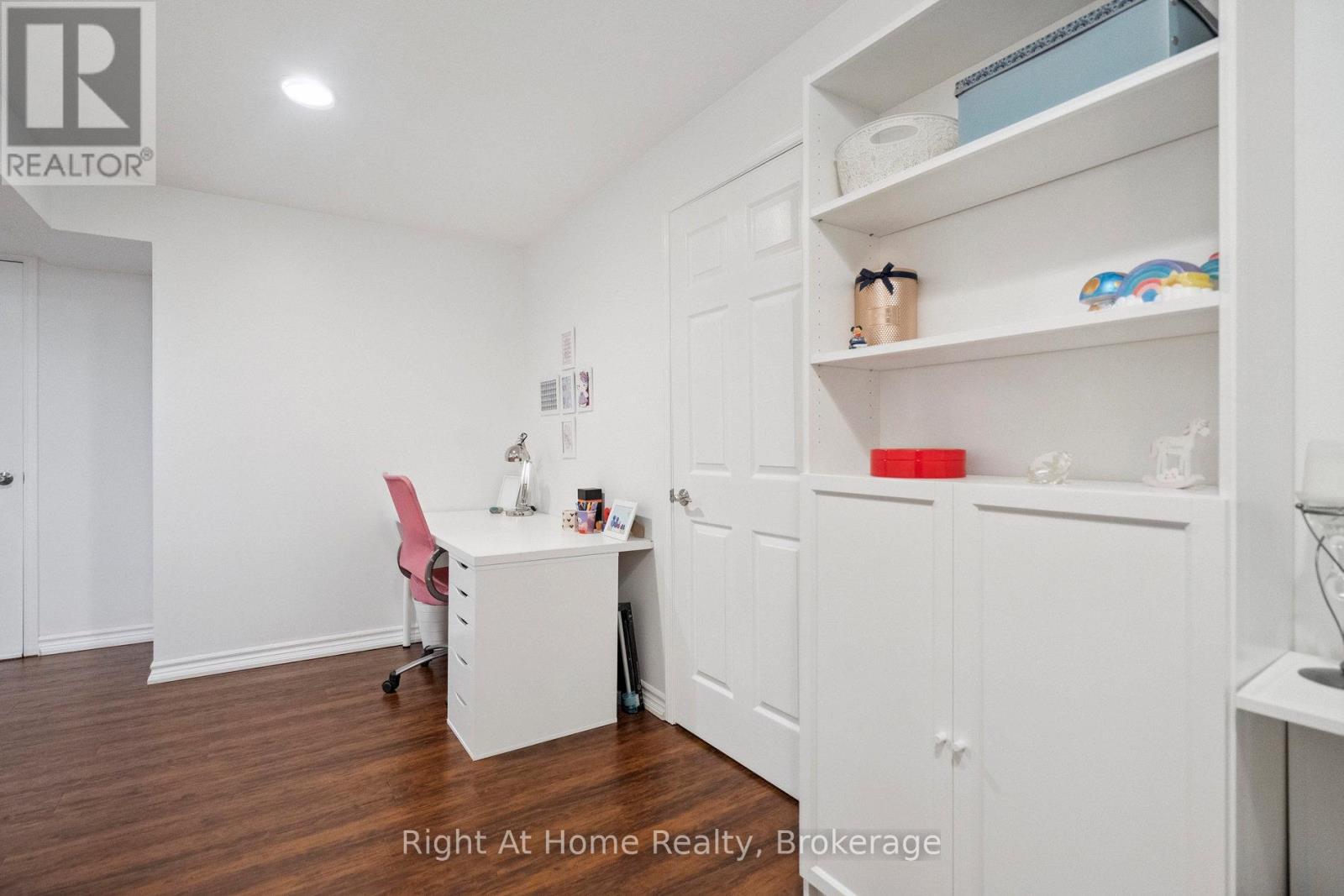 20 Scottswood Lane, Haldimand, Ontario  N3W 2M4 - Photo 35 - X12635628