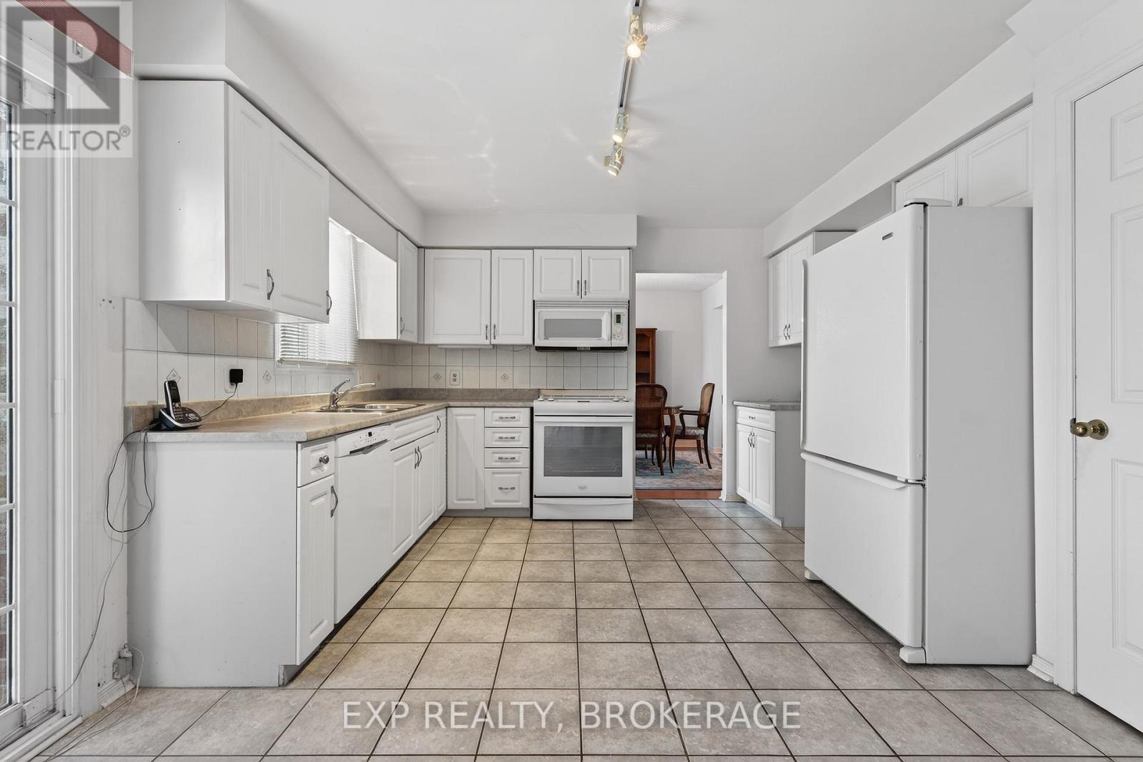 59 Chartwell Crescent, Kingston (Kingston East (Incl Barret Crt)), Ontario  K7K 6P3 - Photo 12 - X12635636