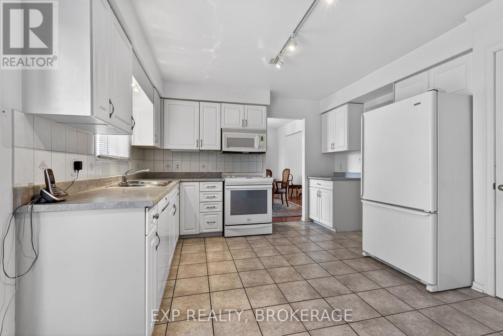 59 Chartwell Crescent, Kingston (Kingston East (Incl Barret Crt)), Ontario  K7K 6P3 - Photo 13 - X12635636