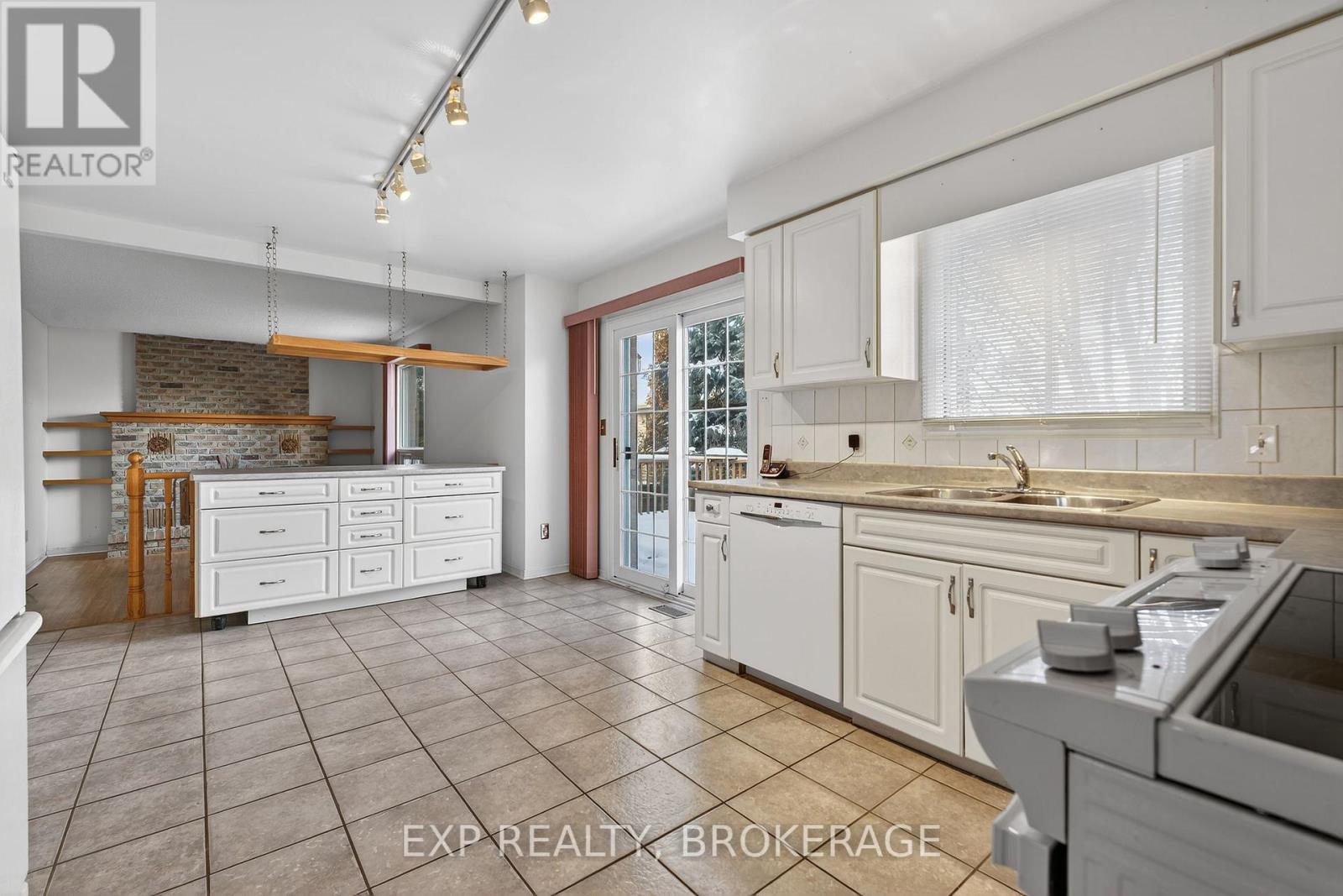 59 Chartwell Crescent, Kingston (Kingston East (Incl Barret Crt)), Ontario  K7K 6P3 - Photo 15 - X12635636