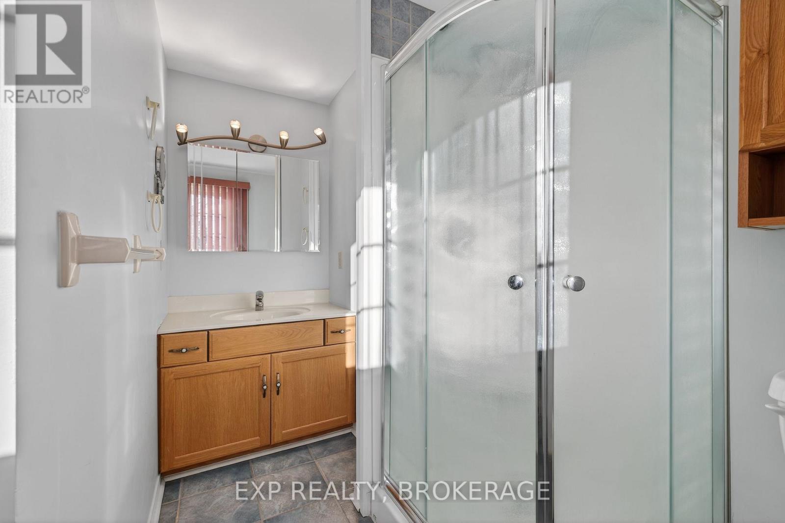 59 Chartwell Crescent, Kingston (Kingston East (Incl Barret Crt)), Ontario  K7K 6P3 - Photo 23 - X12635636