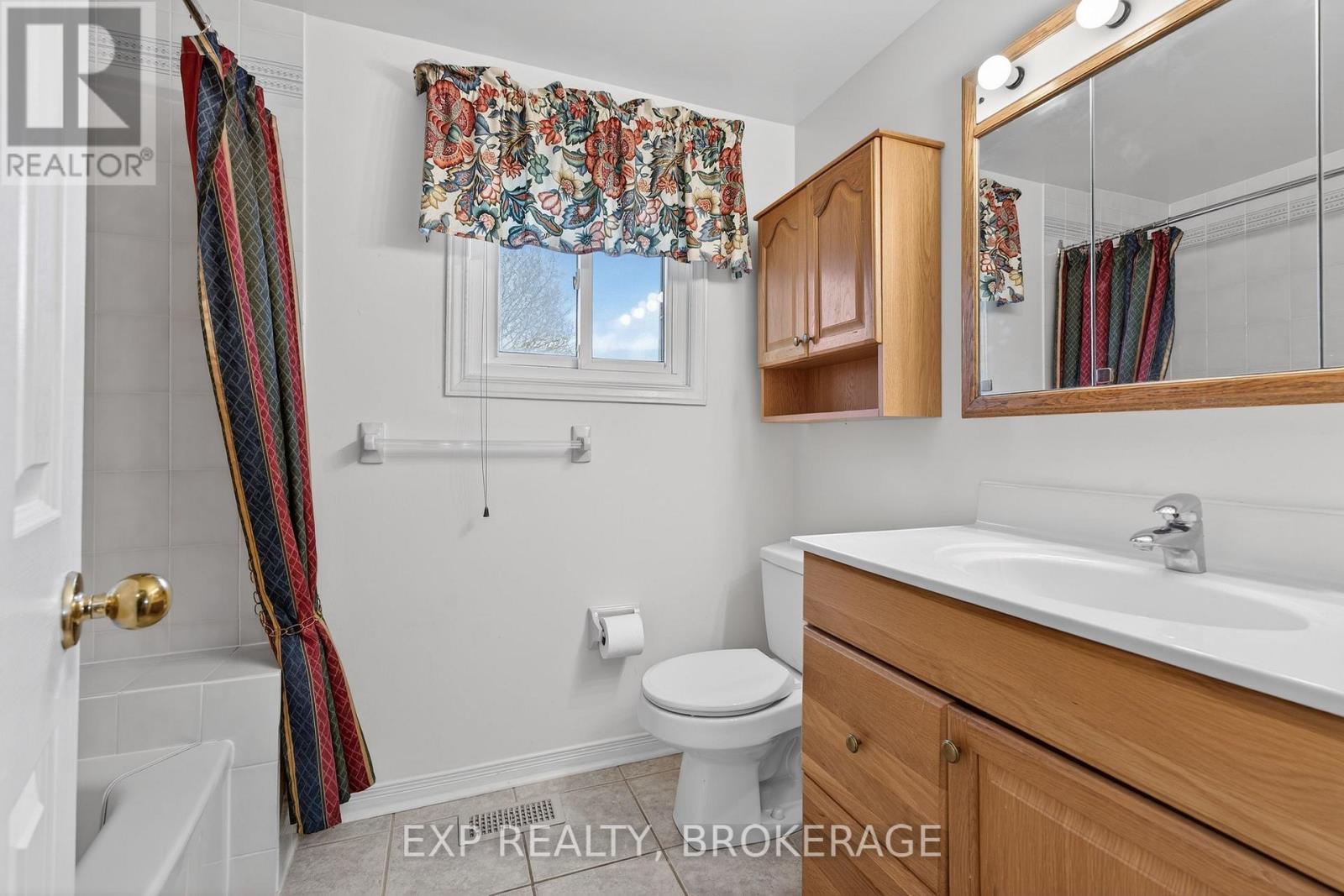 59 Chartwell Crescent, Kingston (Kingston East (Incl Barret Crt)), Ontario  K7K 6P3 - Photo 25 - X12635636