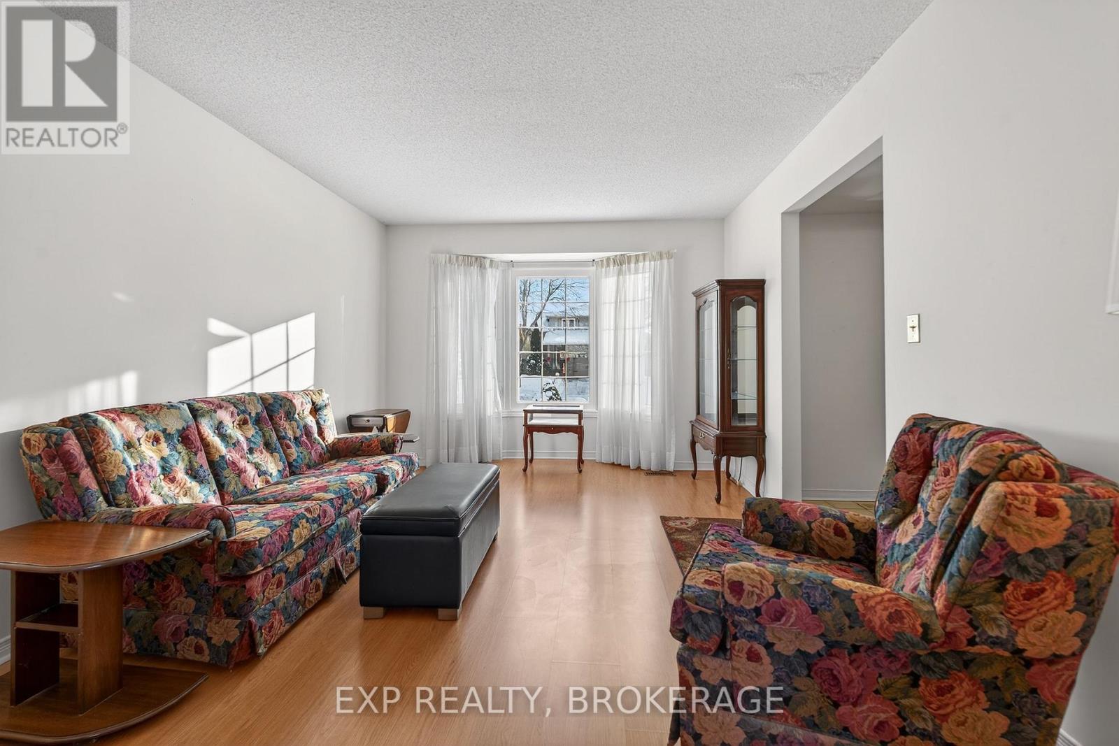 59 Chartwell Crescent, Kingston (Kingston East (Incl Barret Crt)), Ontario  K7K 6P3 - Photo 7 - X12635636