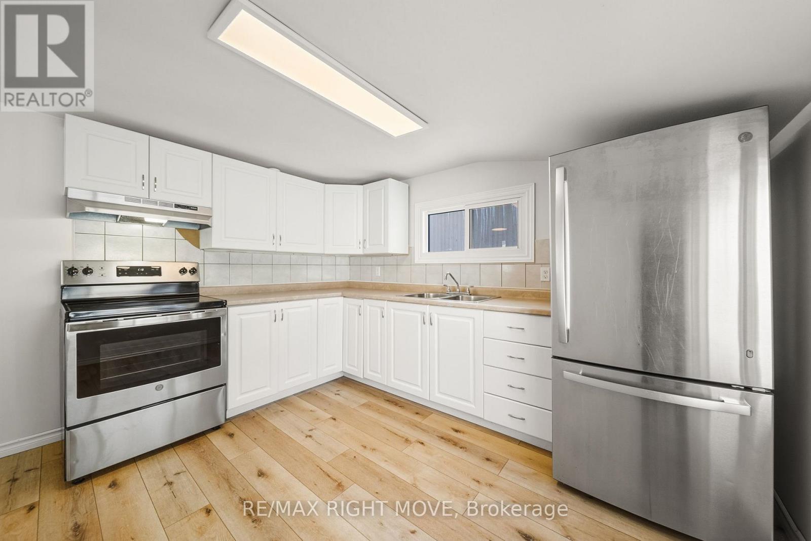 388 Mary Street, Orillia, Ontario  L3V 3G3 - Photo 2 - S12635626