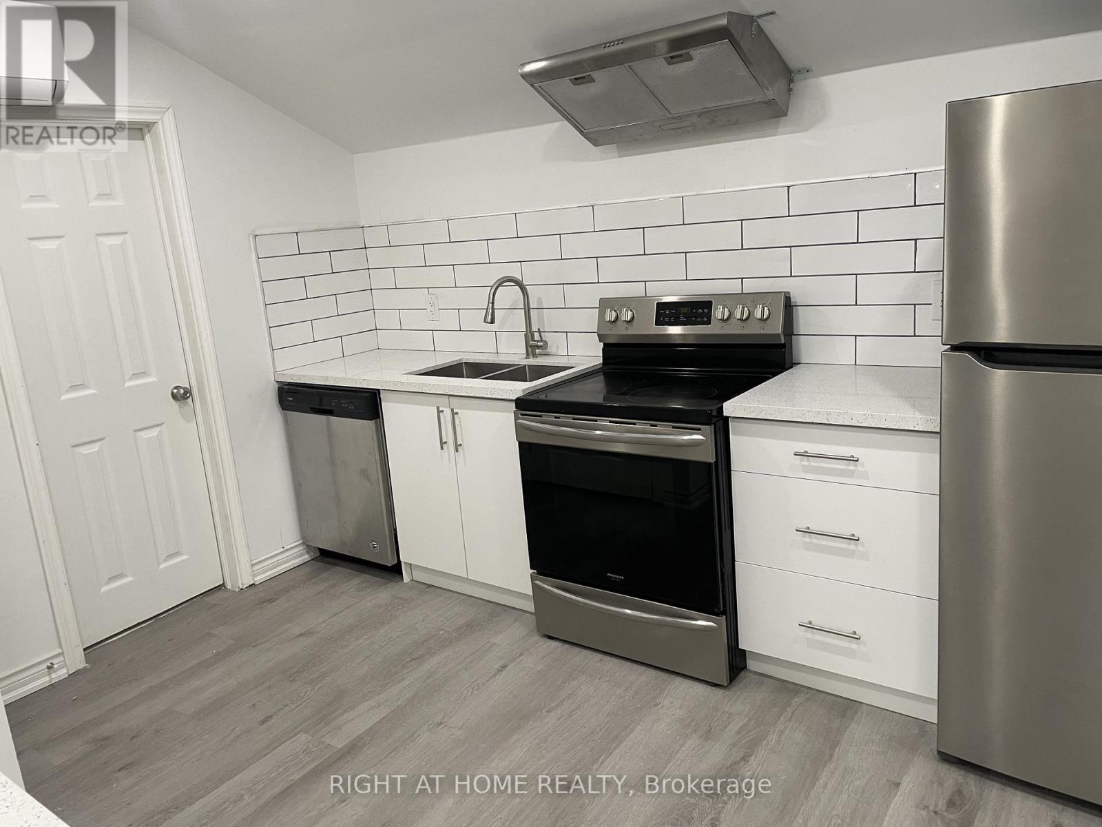 3 - 210 Chatham Street, Brantford, Ontario  N3S 4G8 - Photo 10 - X12635640