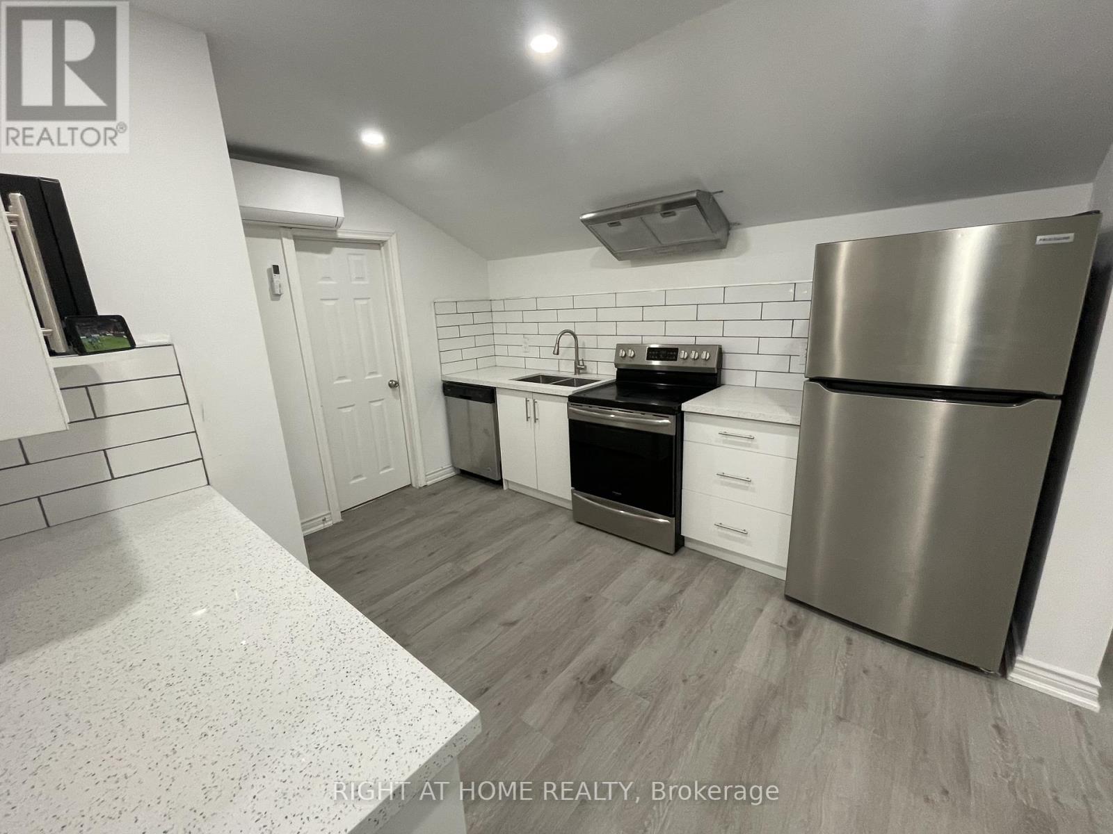 3 - 210 Chatham Street, Brantford, Ontario  N3S 4G8 - Photo 11 - X12635640