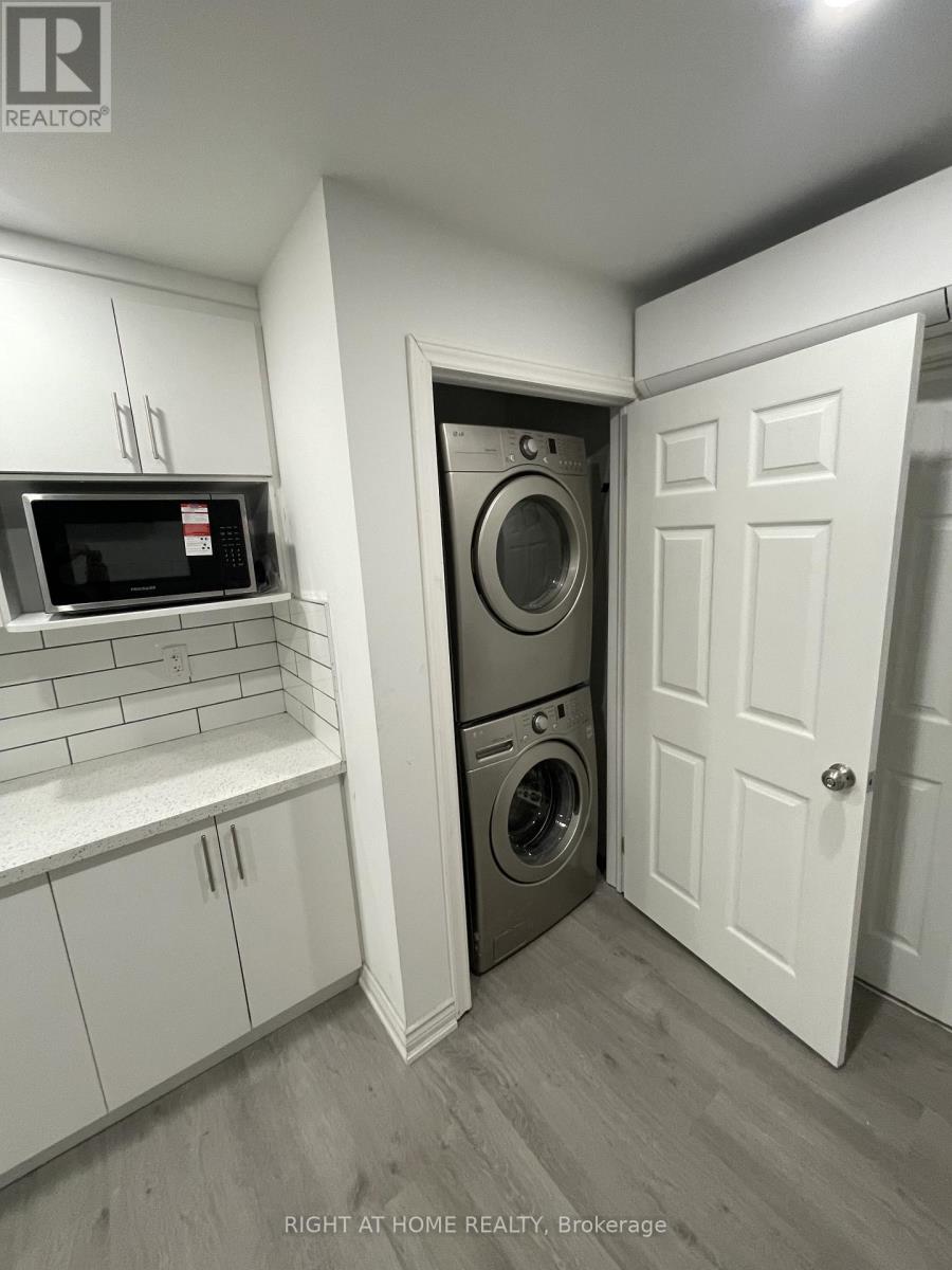 3 - 210 Chatham Street, Brantford, Ontario  N3S 4G8 - Photo 3 - X12635640