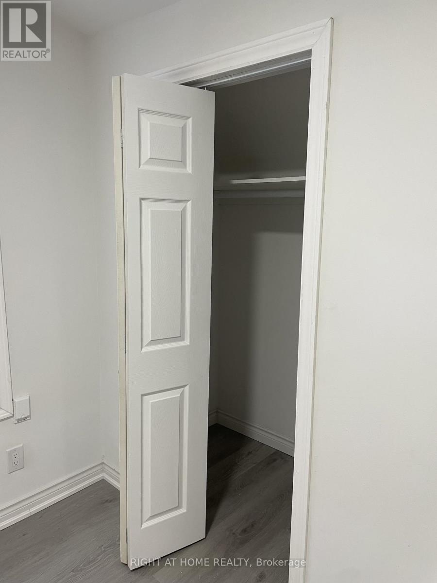 3 - 210 Chatham Street, Brantford, Ontario  N3S 4G8 - Photo 5 - X12635640