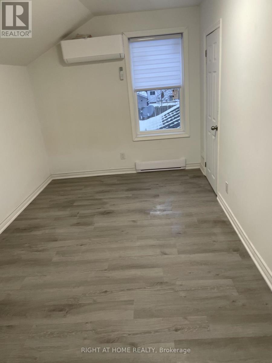 3 - 210 Chatham Street, Brantford, Ontario  N3S 4G8 - Photo 6 - X12635640