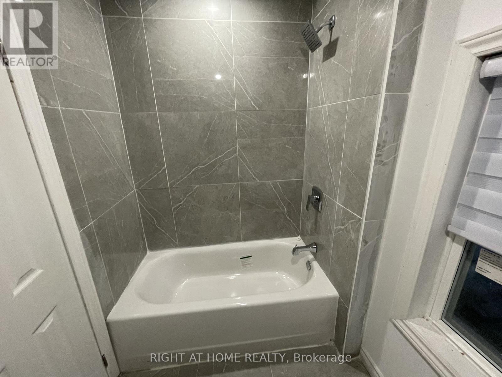 3 - 210 Chatham Street, Brantford, Ontario  N3S 4G8 - Photo 9 - X12635640