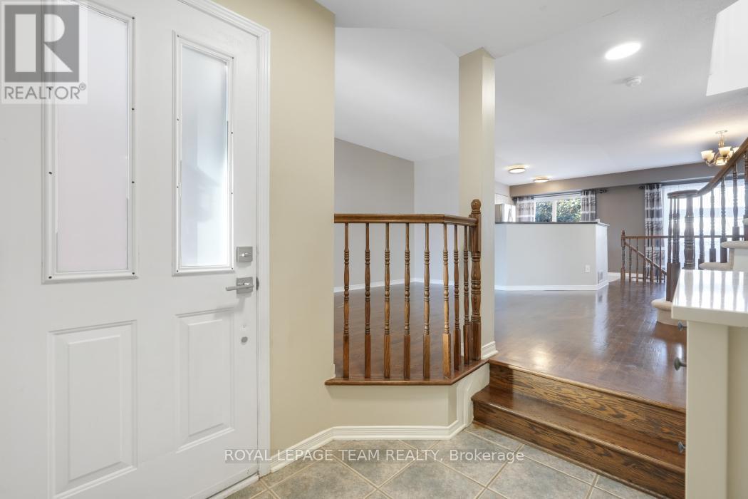 13 Grammercy Park, Ottawa, Ontario  K2C 4C7 - Photo 5 - X12635654