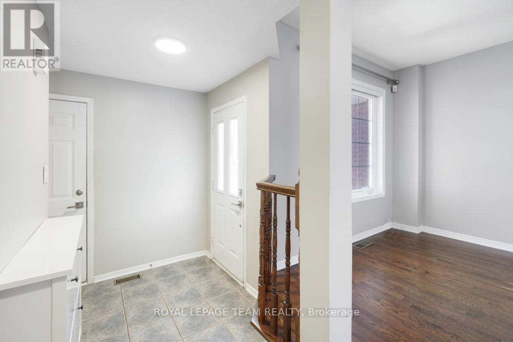 13 Grammercy Park, Ottawa, Ontario  K2C 4C7 - Photo 6 - X12635654