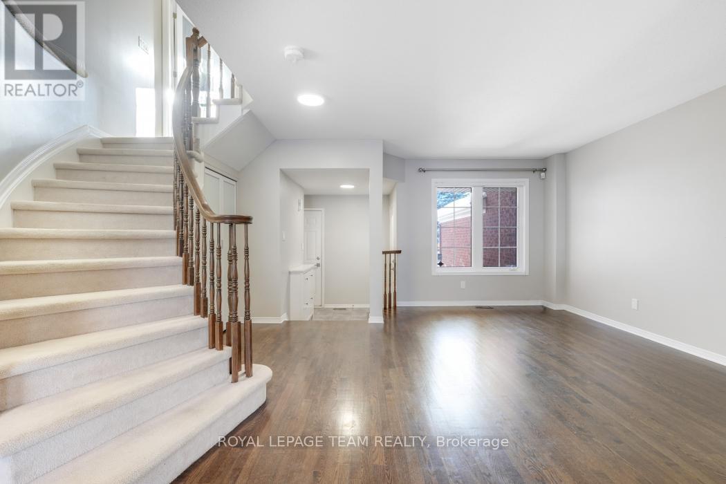 13 Grammercy Park, Ottawa, Ontario  K2C 4C7 - Photo 8 - X12635654