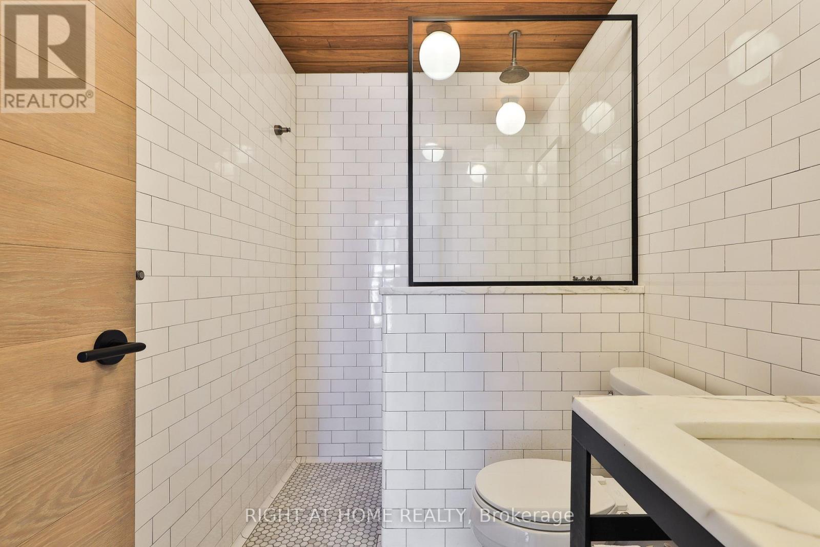 301 - 20 Niagara Street, Toronto (Waterfront Communities), Ontario  M5V 3L8 - Photo 12 - C12635662