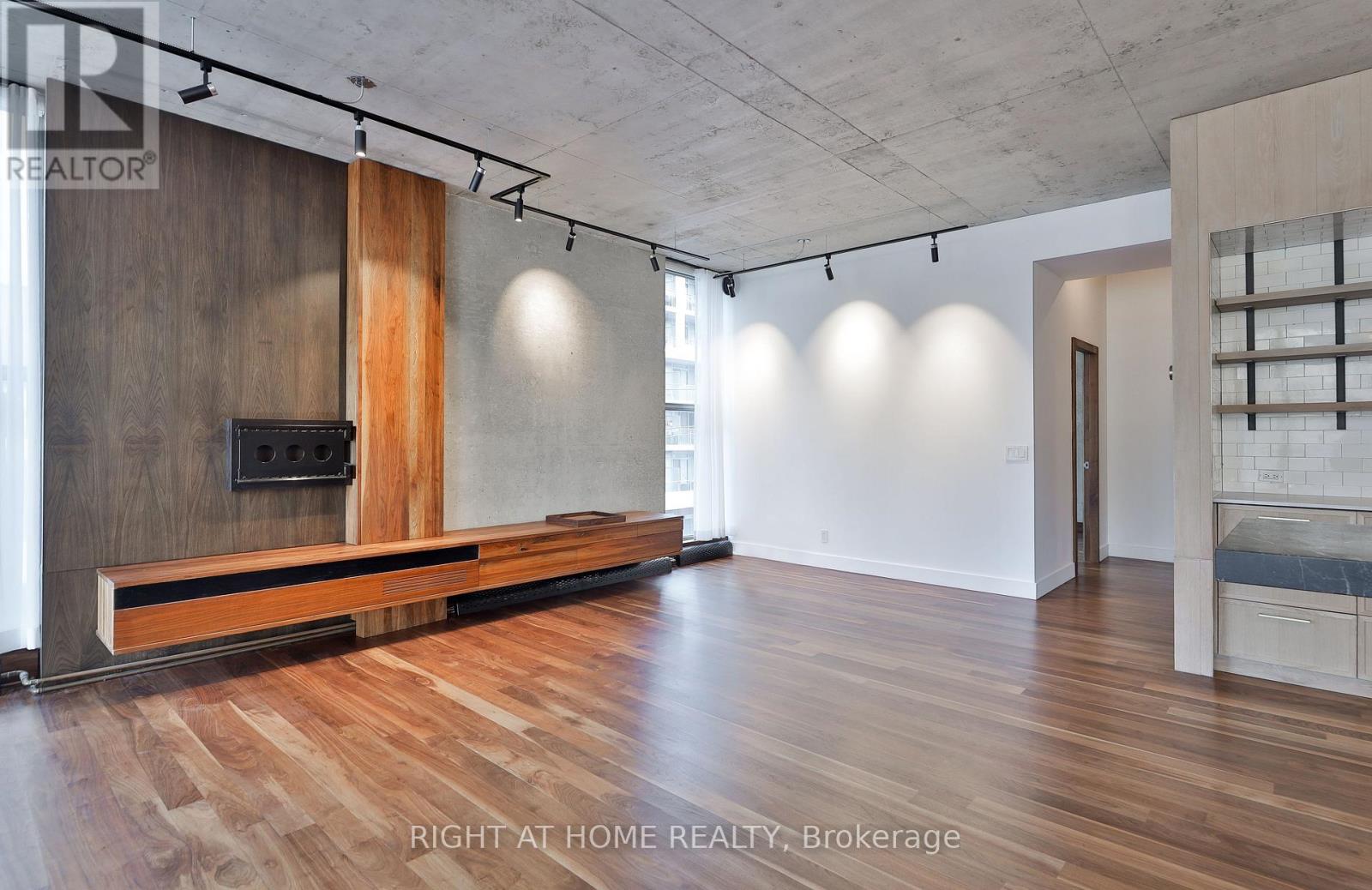 301 - 20 Niagara Street, Toronto (Waterfront Communities), Ontario  M5V 3L8 - Photo 4 - C12635662