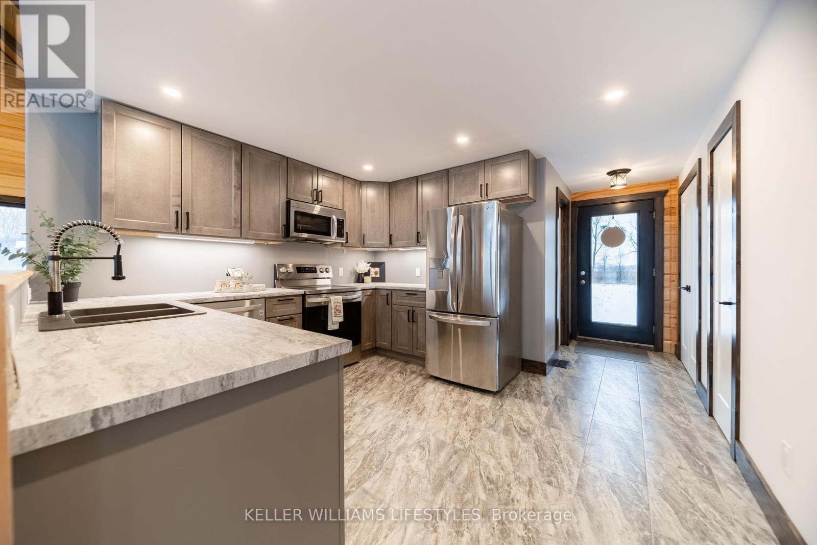 36007 Gore Road, South Huron, Ontario  N0M 1T0 - Photo 8 - X12635700