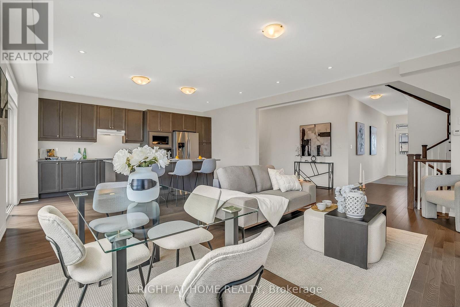 2091 Hallandale Street, Oshawa, Ontario  L1L 0T9 - Photo 4 - E12635682