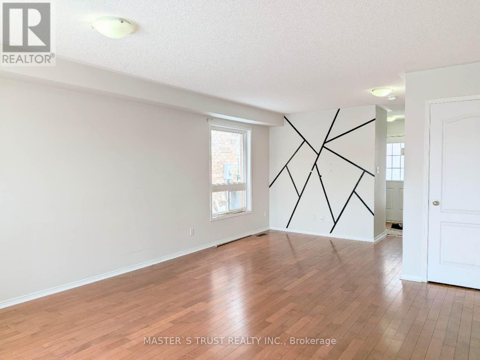 66 Gail Parks Crescent, Newmarket, Ontario  L3X 3B9 - Photo 2 - N12635688