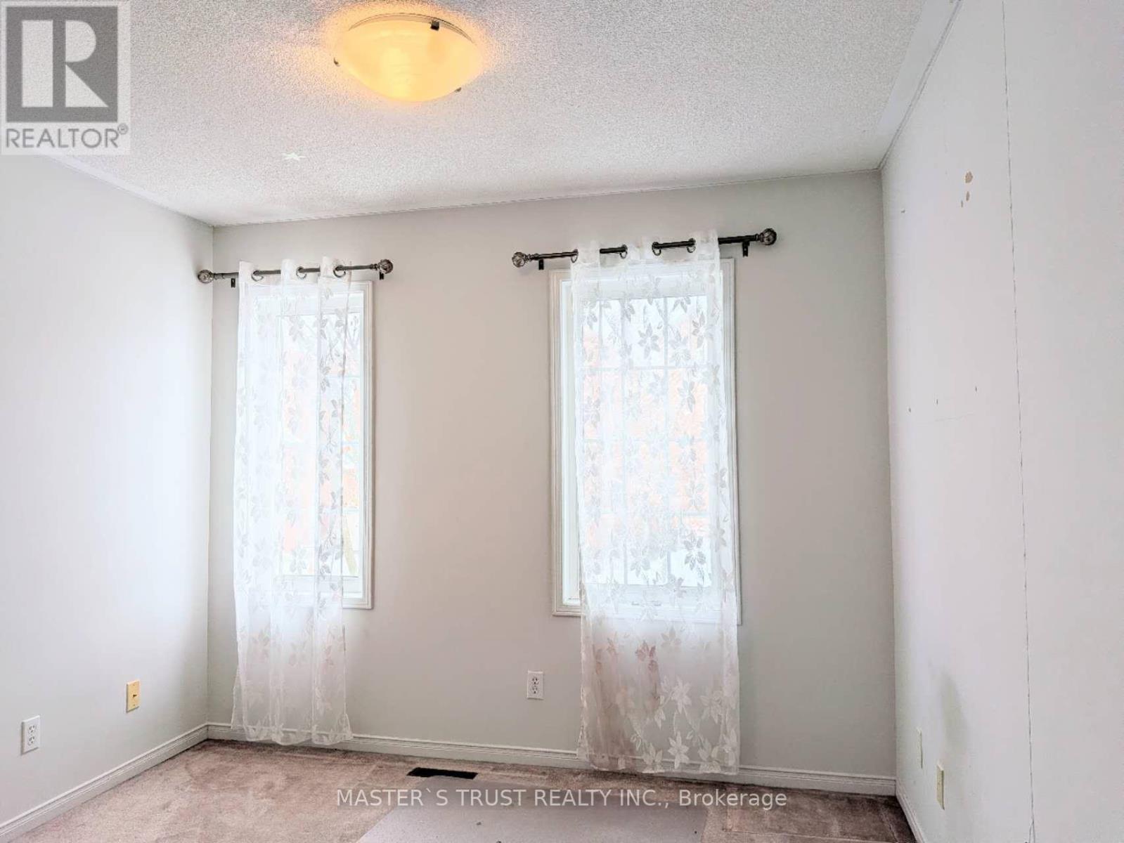 66 Gail Parks Crescent, Newmarket, Ontario  L3X 3B9 - Photo 9 - N12635688