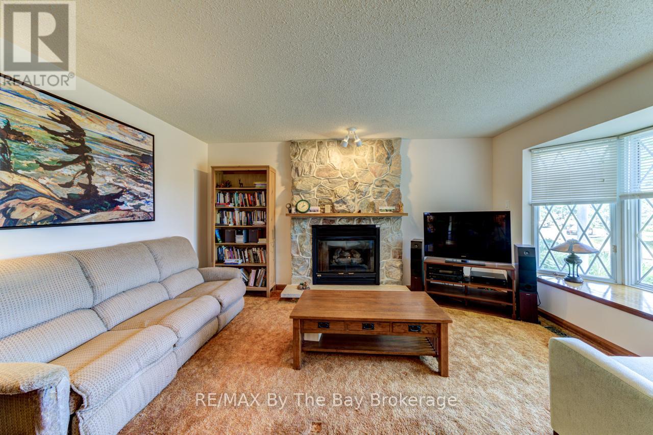 8223 30/31 Side Road, Clearview, Ontario  L0M 1P0 - Photo 9 - S12348121