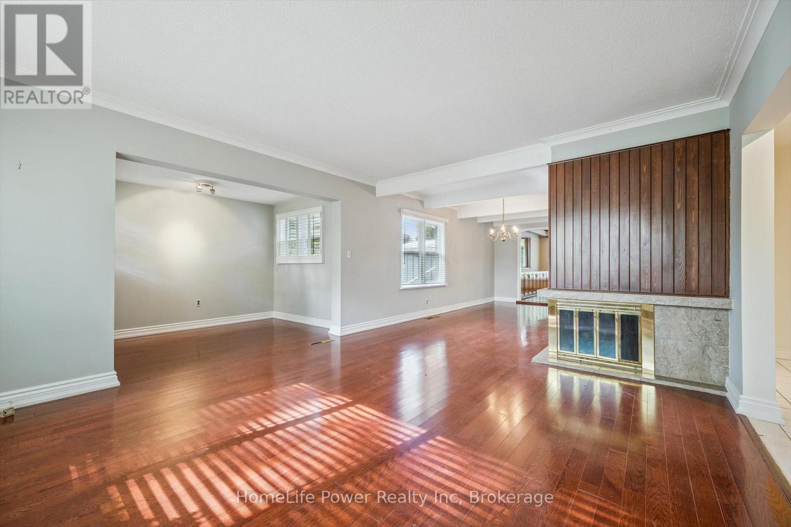 2085 Fowler Court, Mississauga, Ontario  L5K 1B7 - Photo 11 - W12483205