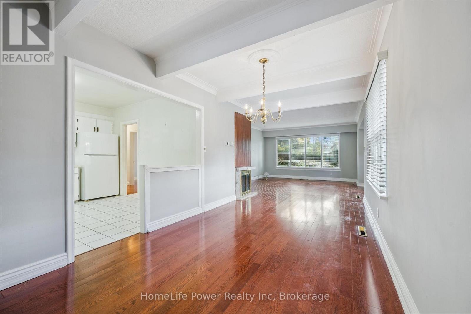 2085 Fowler Court, Mississauga, Ontario  L5K 1B7 - Photo 16 - W12483205