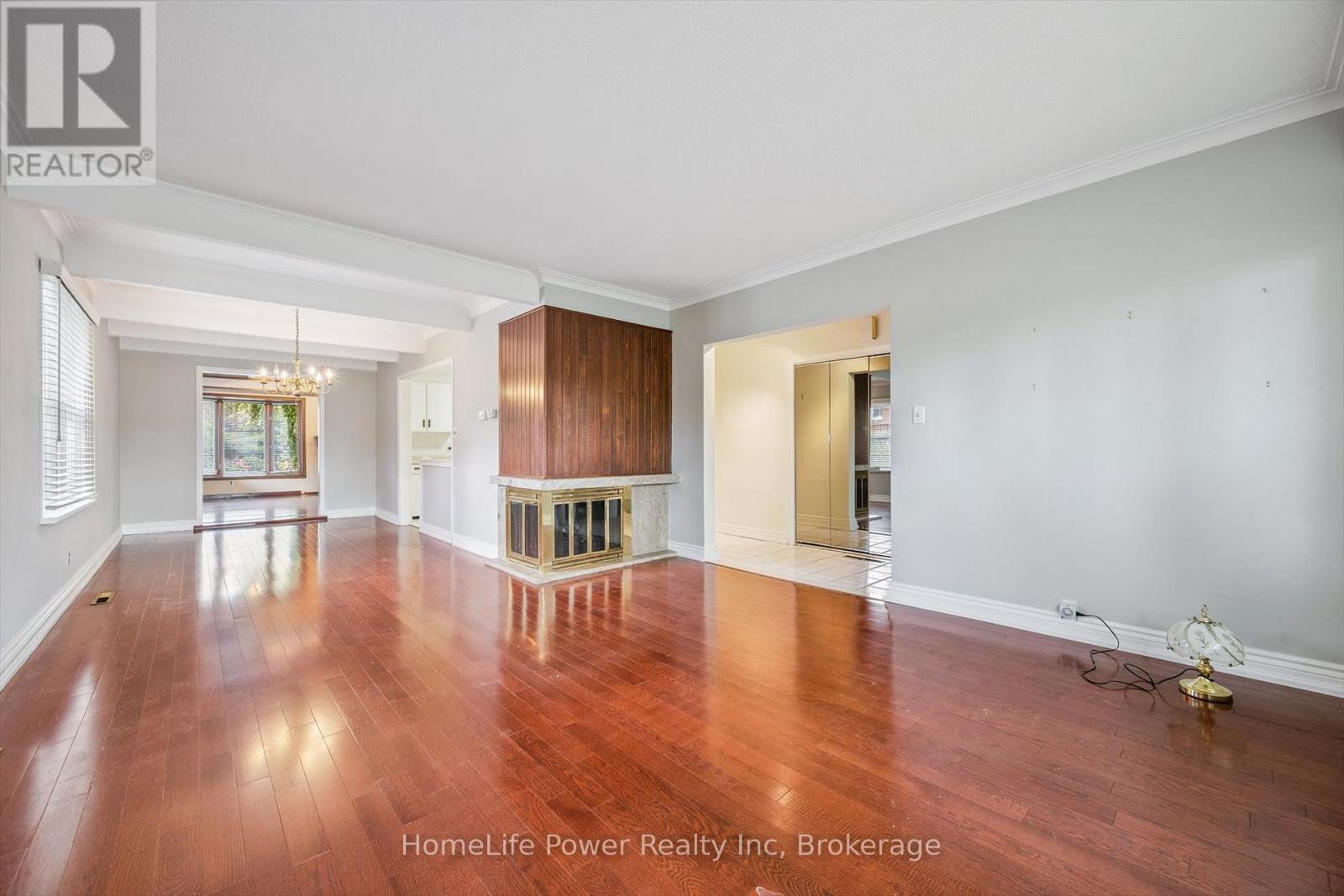 2085 Fowler Court, Mississauga, Ontario  L5K 1B7 - Photo 12 - W12483205