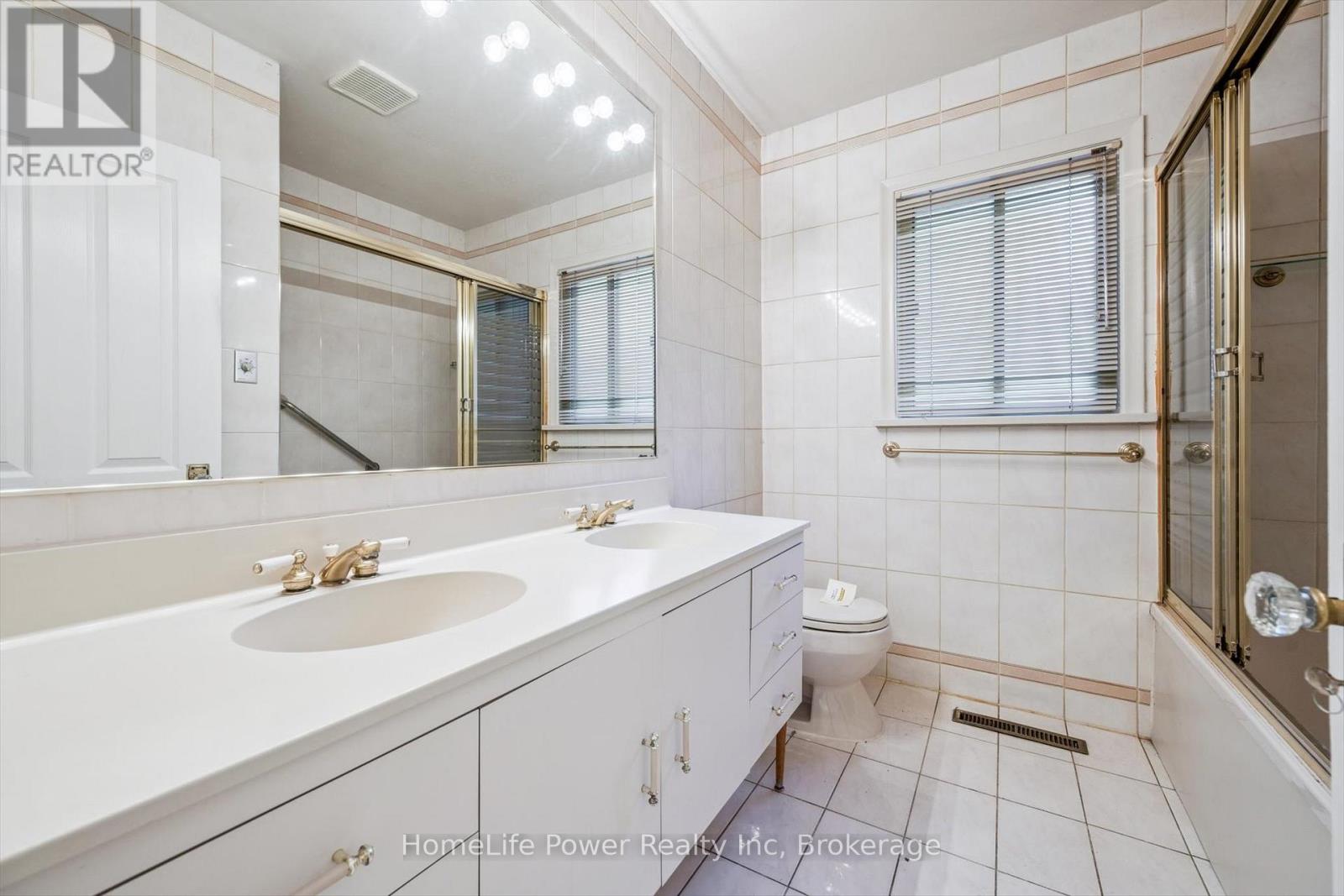 2085 Fowler Court, Mississauga, Ontario  L5K 1B7 - Photo 30 - W12483205