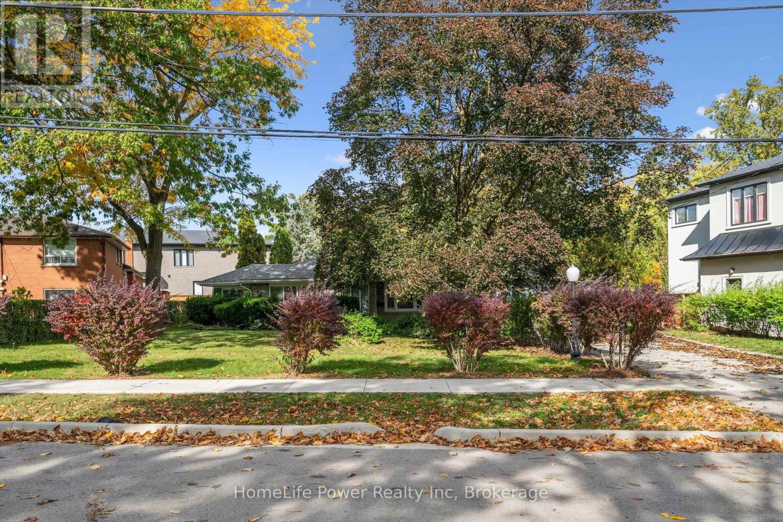 2085 Fowler Court, Mississauga, Ontario  L5K 1B7 - Photo 3 - W12483205