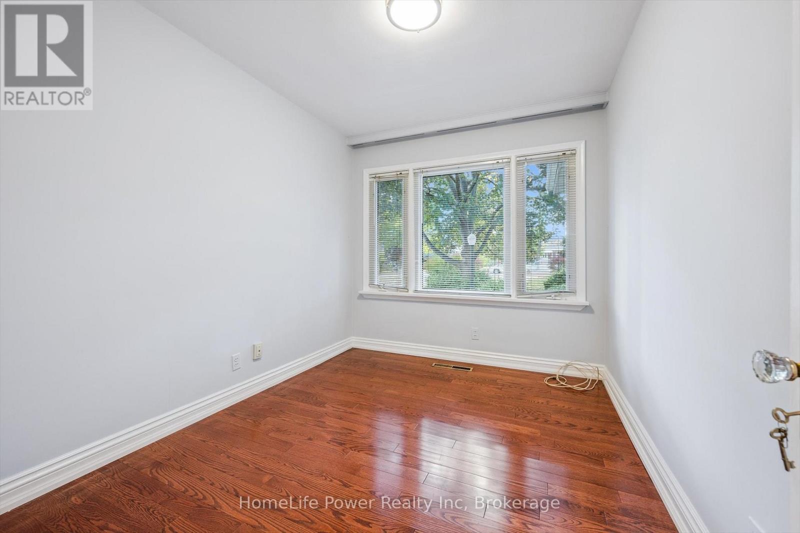 2085 Fowler Court, Mississauga, Ontario  L5K 1B7 - Photo 28 - W12483205