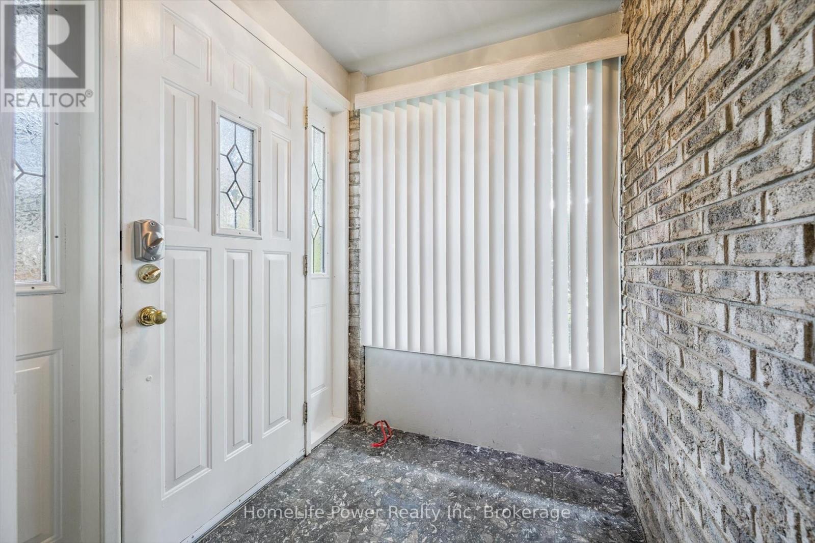 2085 Fowler Court, Mississauga, Ontario  L5K 1B7 - Photo 8 - W12483205