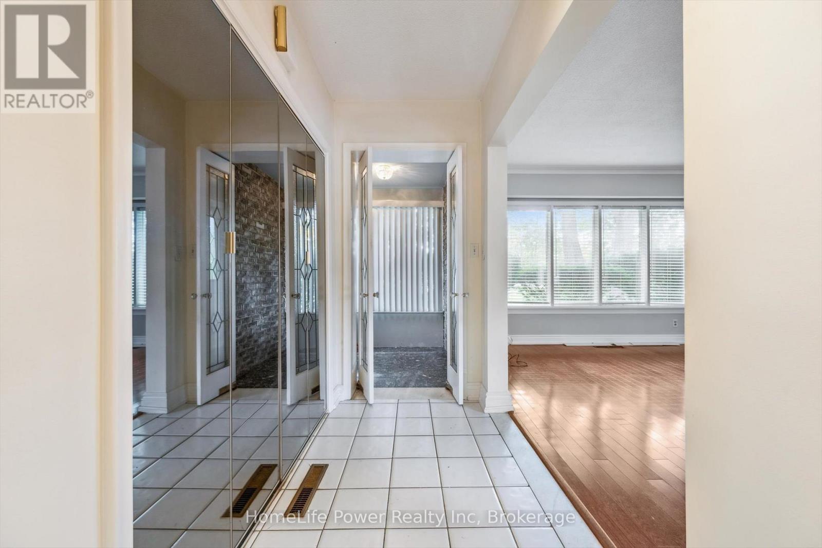 2085 Fowler Court, Mississauga, Ontario  L5K 1B7 - Photo 9 - W12483205