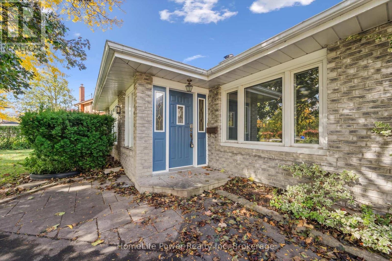 2085 Fowler Court, Mississauga, Ontario  L5K 1B7 - Photo 7 - W12483205