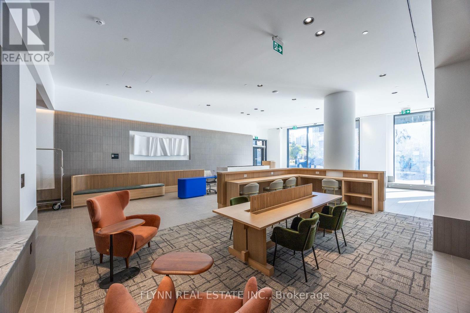 909 - 395 Square One Drive, Mississauga, Ontario  L5B 0P6 - Photo 4 - W12635678