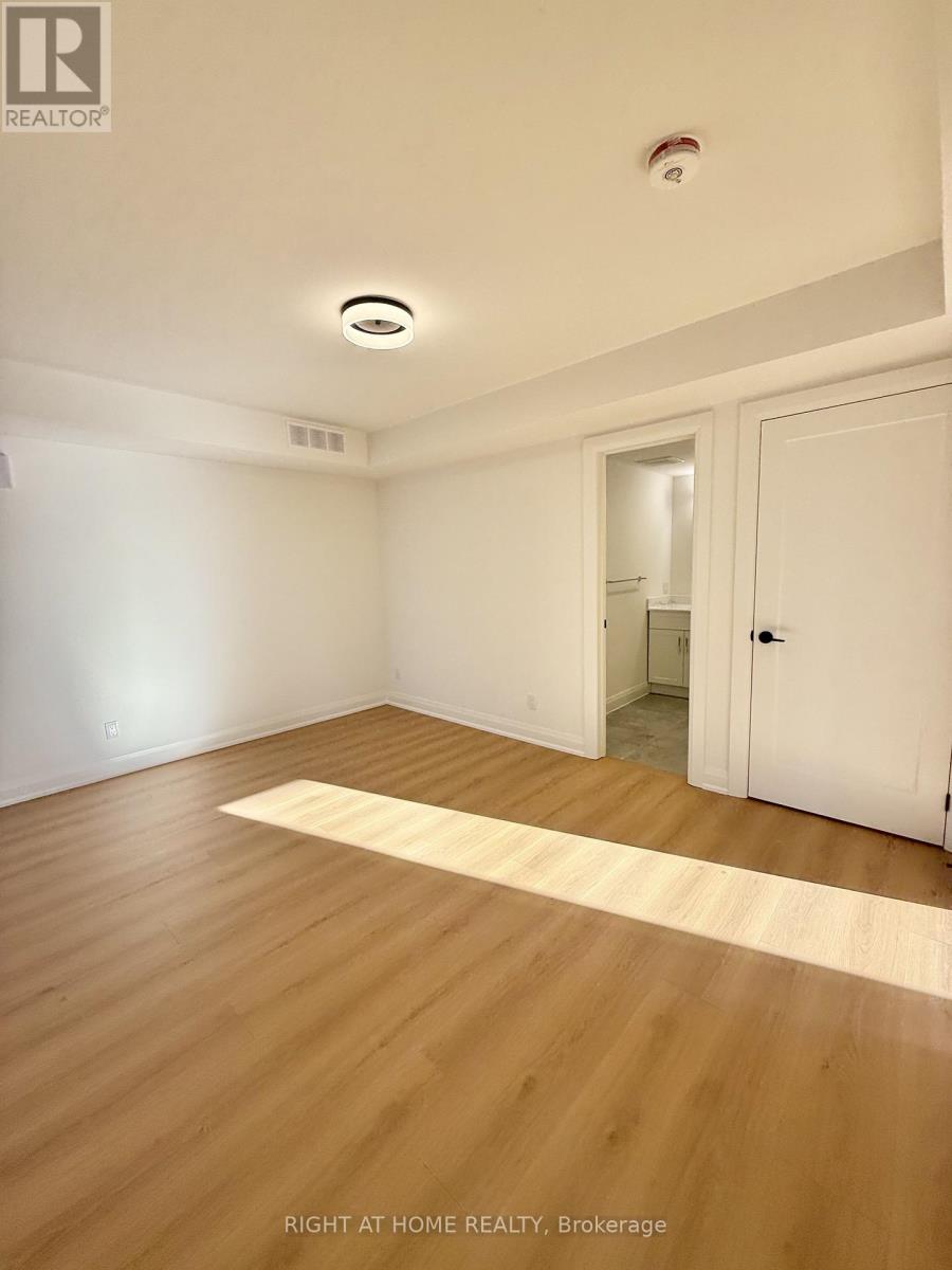 3 - 19 Arrowsmith Avenue, Toronto (Brookhaven-Amesbury), Ontario  M6M 2W8 - Photo 12 - W12635696