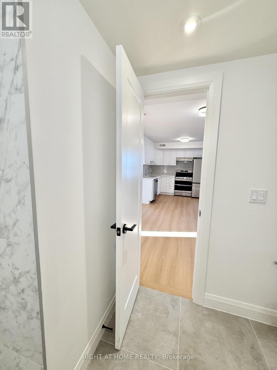 3 - 19 Arrowsmith Avenue, Toronto (Brookhaven-Amesbury), Ontario  M6M 2W8 - Photo 16 - W12635696