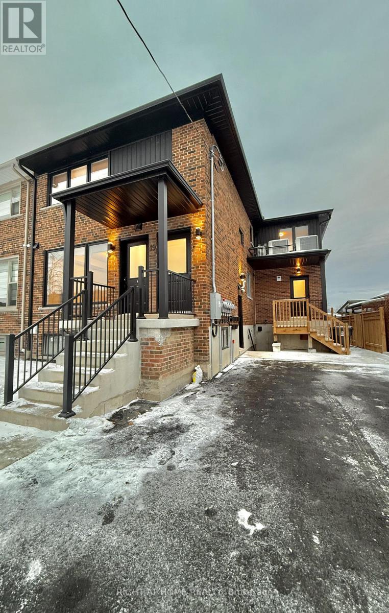 3 - 19 Arrowsmith Avenue, Toronto (Brookhaven-Amesbury), Ontario  M6M 2W8 - Photo 2 - W12635696