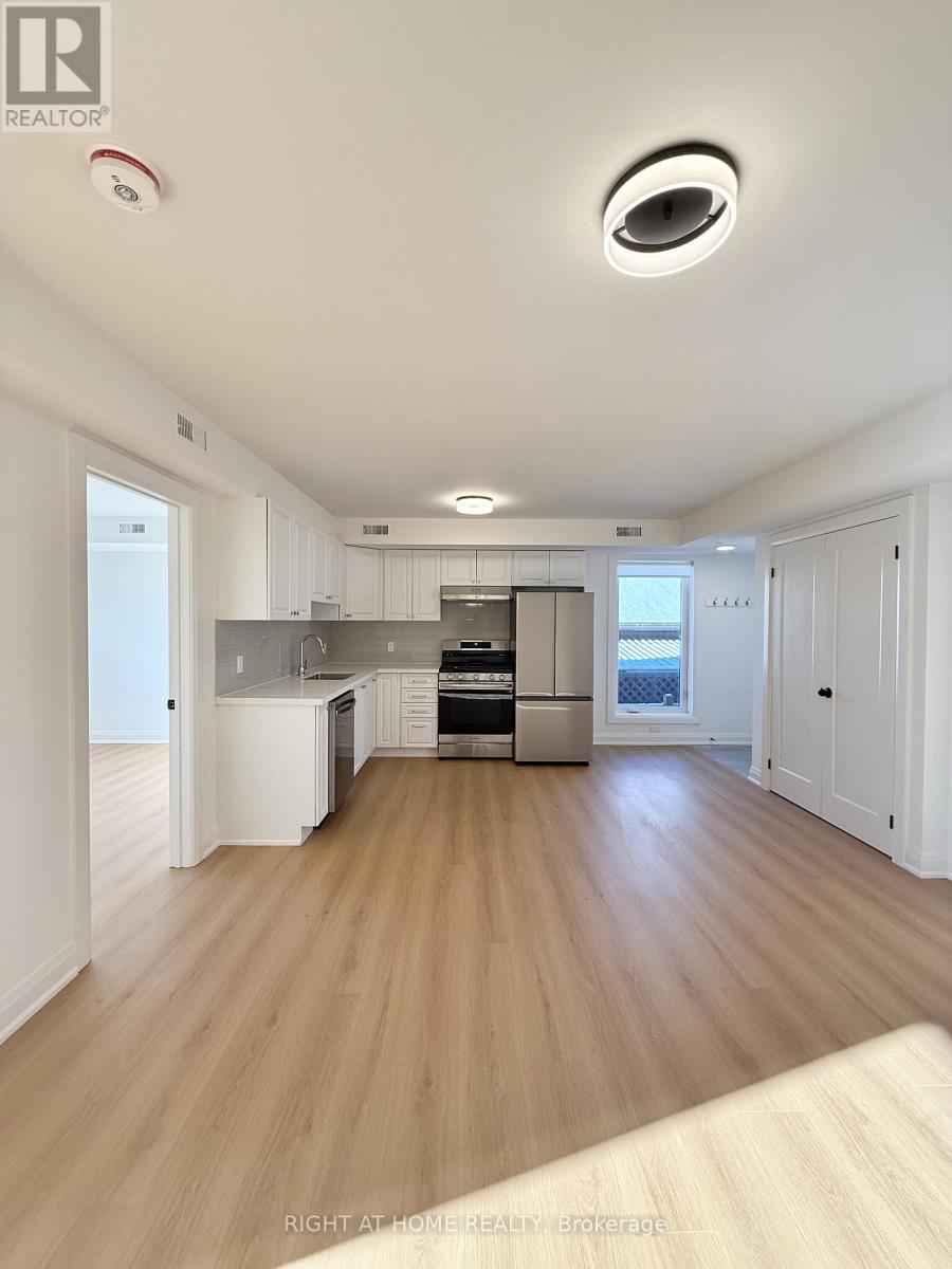 3 - 19 Arrowsmith Avenue, Toronto (Brookhaven-Amesbury), Ontario  M6M 2W8 - Photo 5 - W12635696