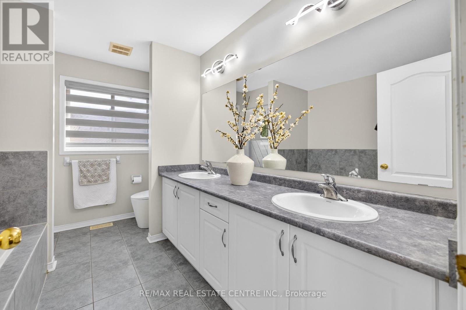 41 Sunnyview Road, Brampton (Fletcher's Meadow), Ontario  L7A 3E4 - Photo 28 - W12635702