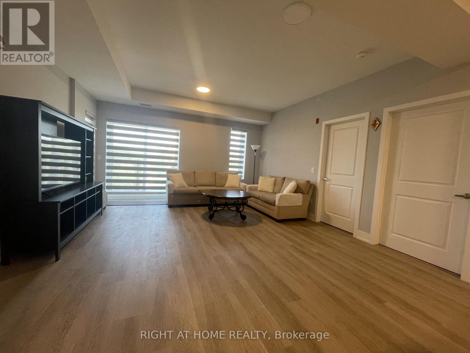 304 - 19b West Street N, Kawartha Lakes, Ontario  K0M 1N0 - Photo 4 - X12635690