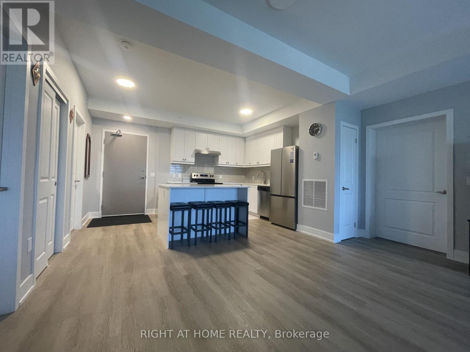 304 - 19b West Street N, Kawartha Lakes, Ontario  K0M 1N0 - Photo 5 - X12635690