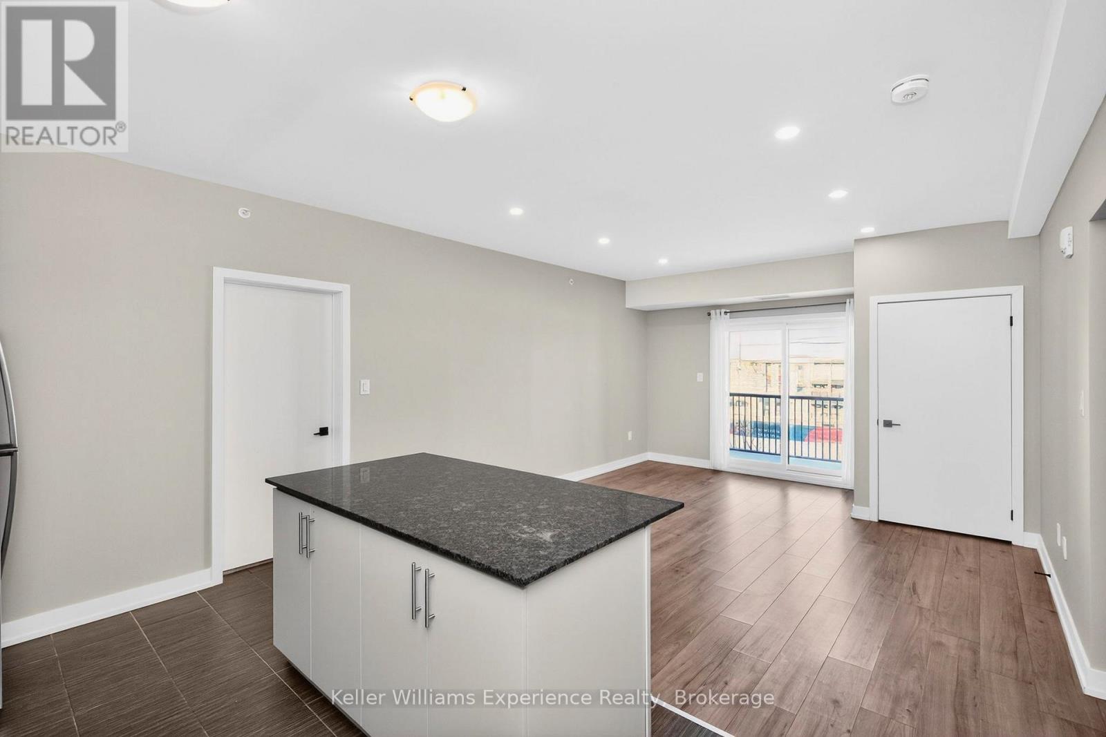 216 - 4 Spice Way, Barrie, Ontario  L9J 0M2 - Photo 12 - S12635724