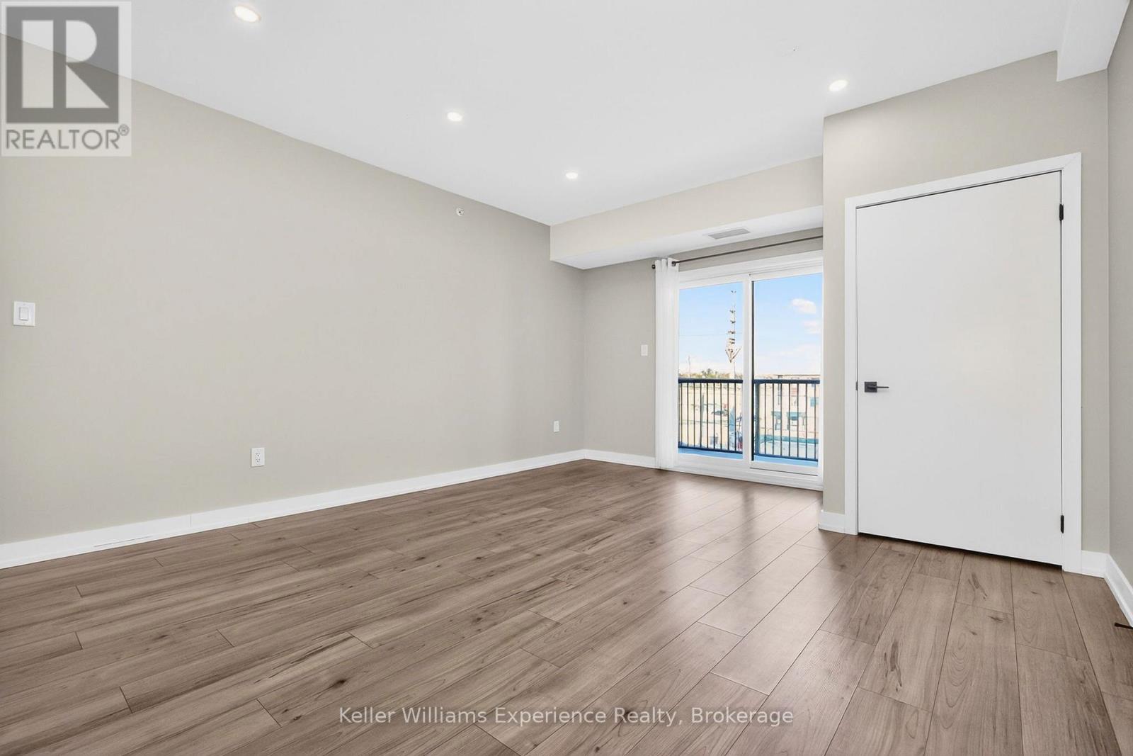 216 - 4 Spice Way, Barrie, Ontario  L9J 0M2 - Photo 16 - S12635724