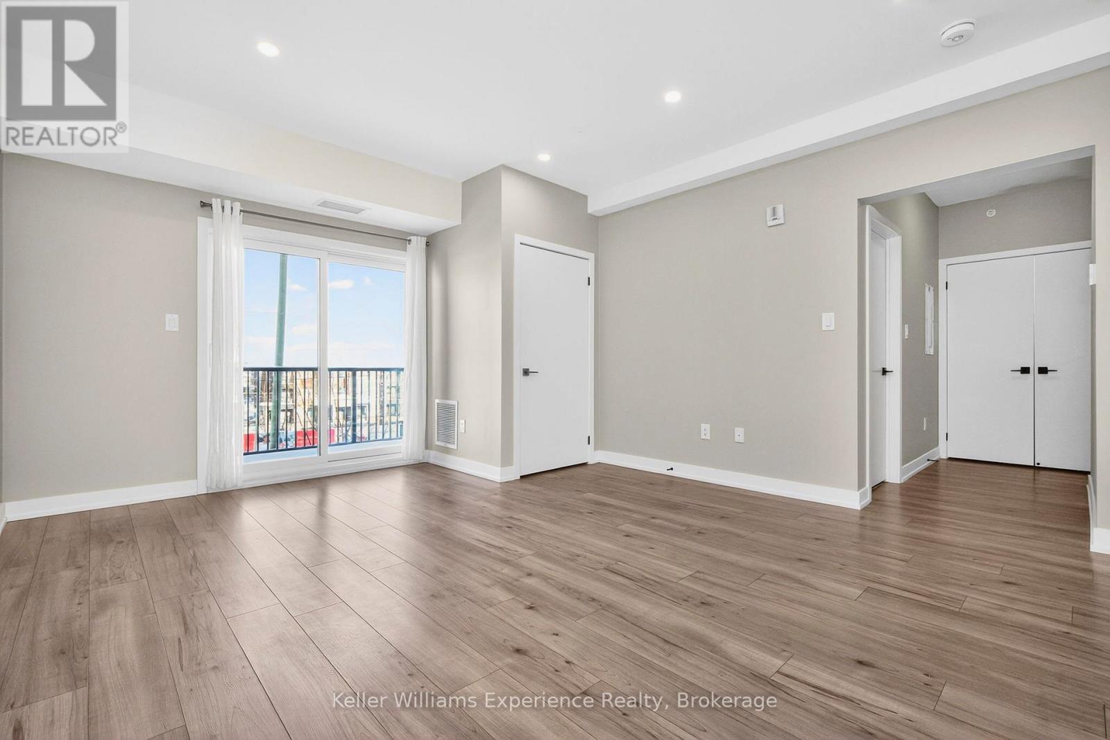 216 - 4 Spice Way, Barrie, Ontario  L9J 0M2 - Photo 17 - S12635724